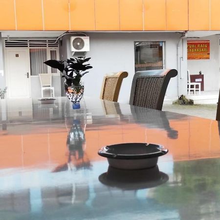 Ratu Guesthouse Слеман Экстерьер фото