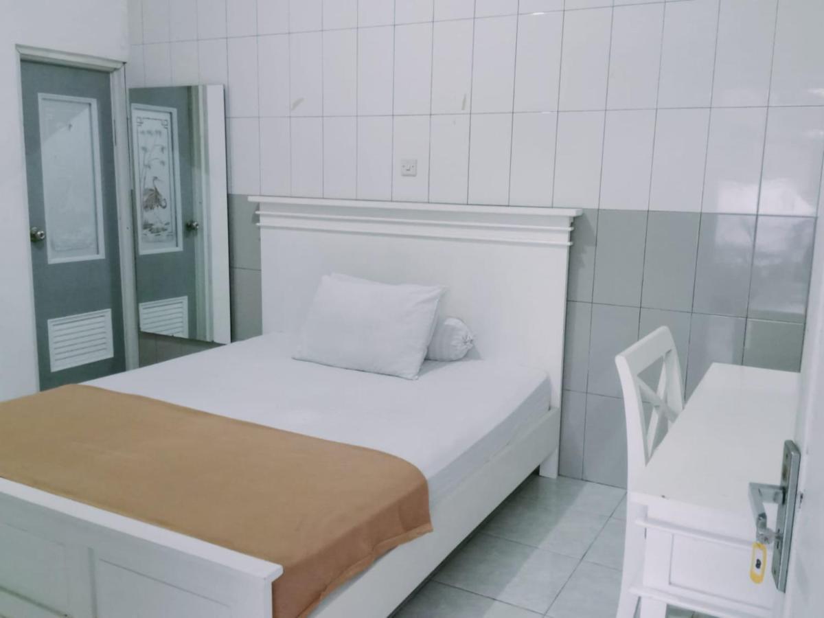 Ratu Guesthouse Слеман Экстерьер фото