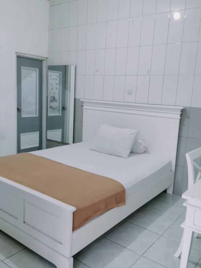 Ratu Guesthouse Слеман Экстерьер фото